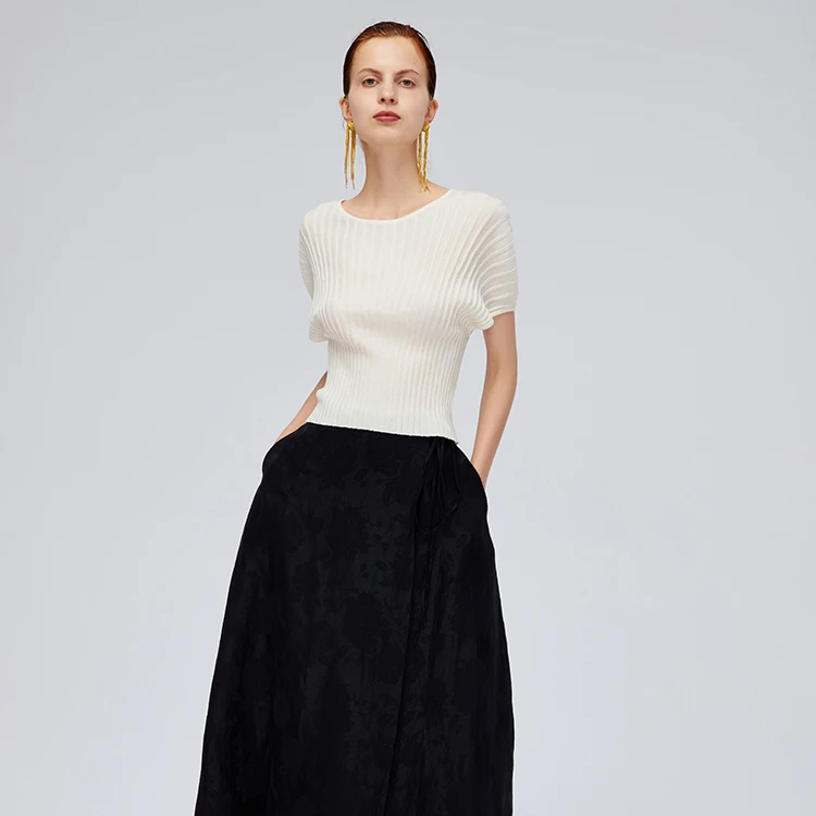 玉兰悠悠高级时装立体褶皱肌理针织上衣短款时尚百搭圆领夏季简约
