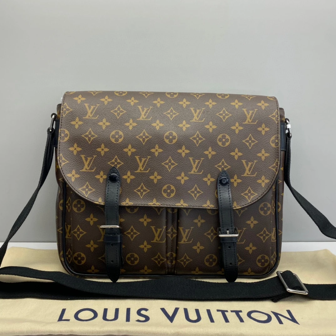 95新 LV 97新LV棕色老花7340双扣翻盖男士邮差包斜挎包