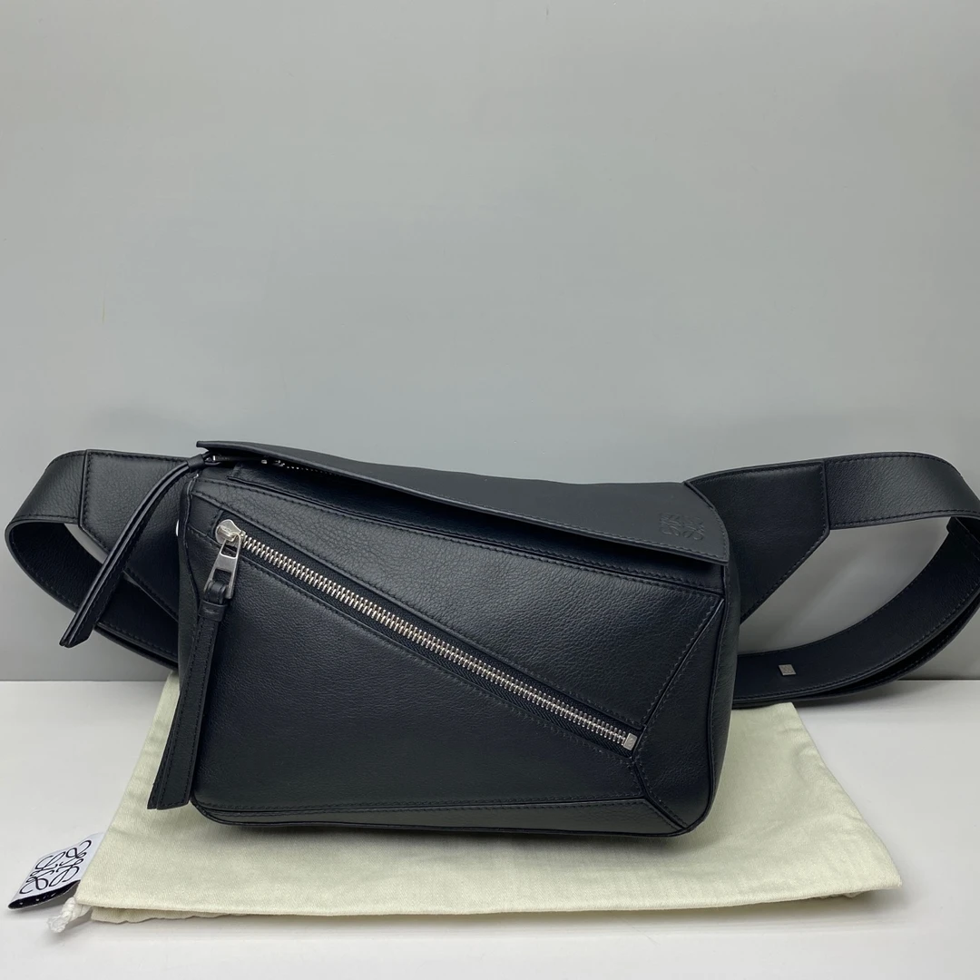 99新 LOEWE/罗意威 98新罗意威Puzzle黑色牛皮0839几何包腰包男包