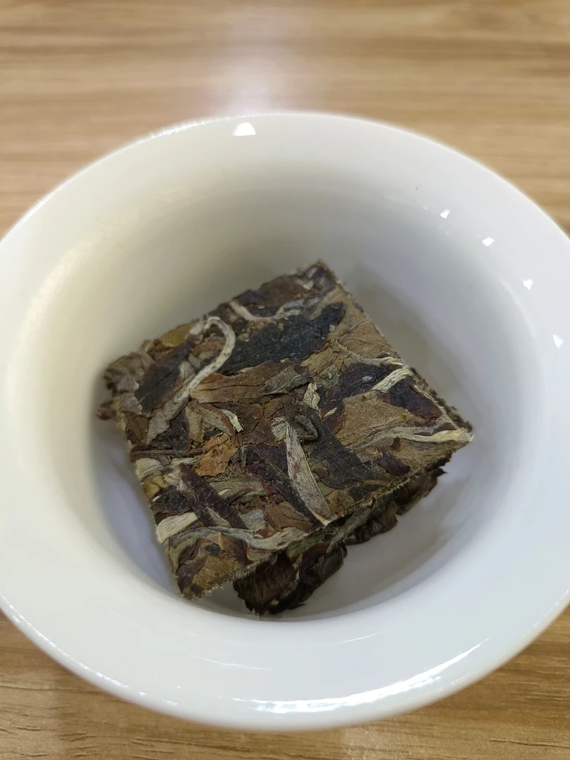 2022年头春老品种老树白茶小方片（紧压茶）
