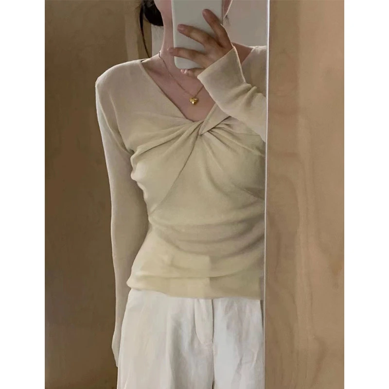 杏色针织打底衫秋季韩系v领扭结设计感细羊毛收腰显瘦气质上衣女