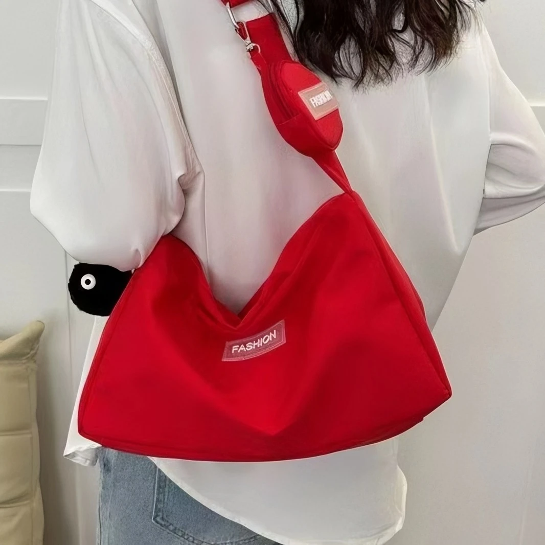 小众休闲尼龙包包女2023新款运动红色斜挎包大容量单肩上课通勤包