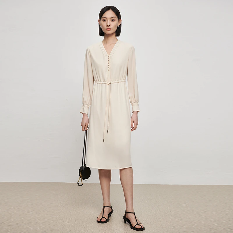 IN AND ON 优雅V领贝壳扣连衣裙 22827