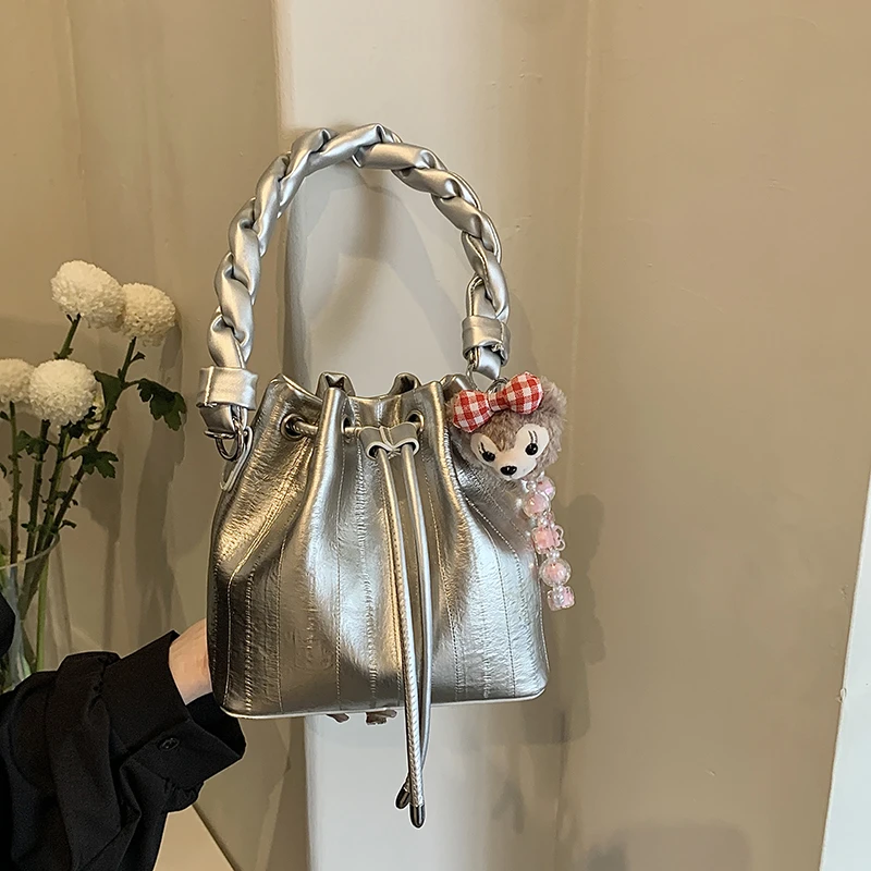 今年流行爆款小包包女2024新款洋气百搭斜挎包时尚单肩腋下水桶包