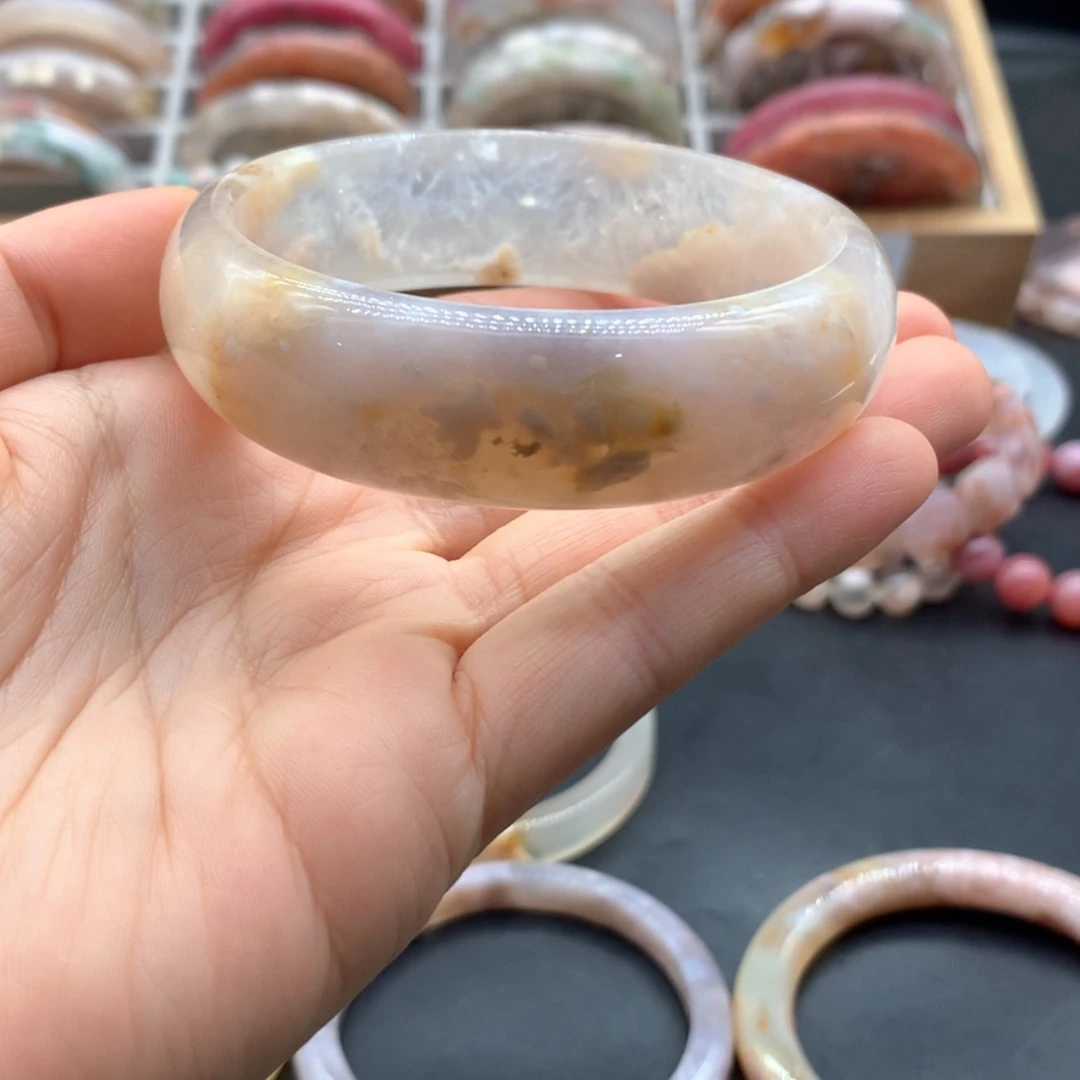 【闪购商品】玛瑙/玉髓手镯未镶嵌墨*