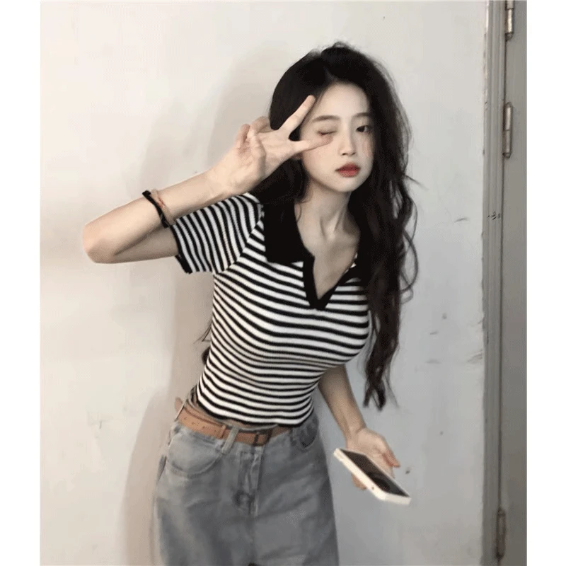 黑色辣妹条纹短袖慵懒风t恤女夏季设计感辣妹纯欲修身短款v领上衣