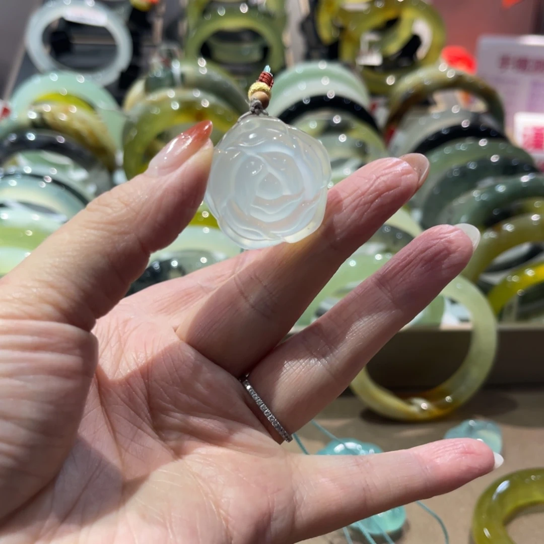 岫玉手镯未镶嵌我