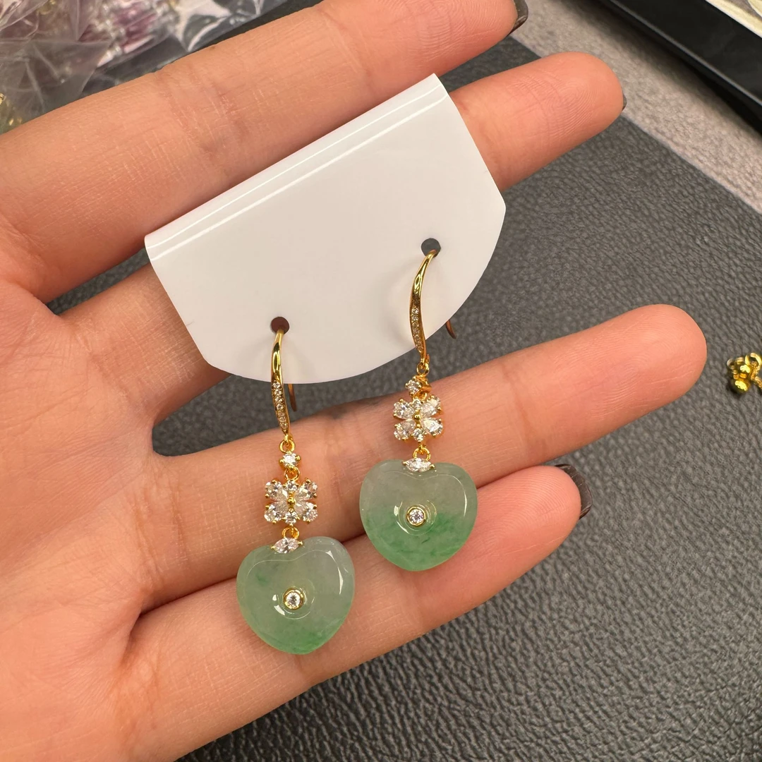 18K金镶翡翠耳饰-简约大气
