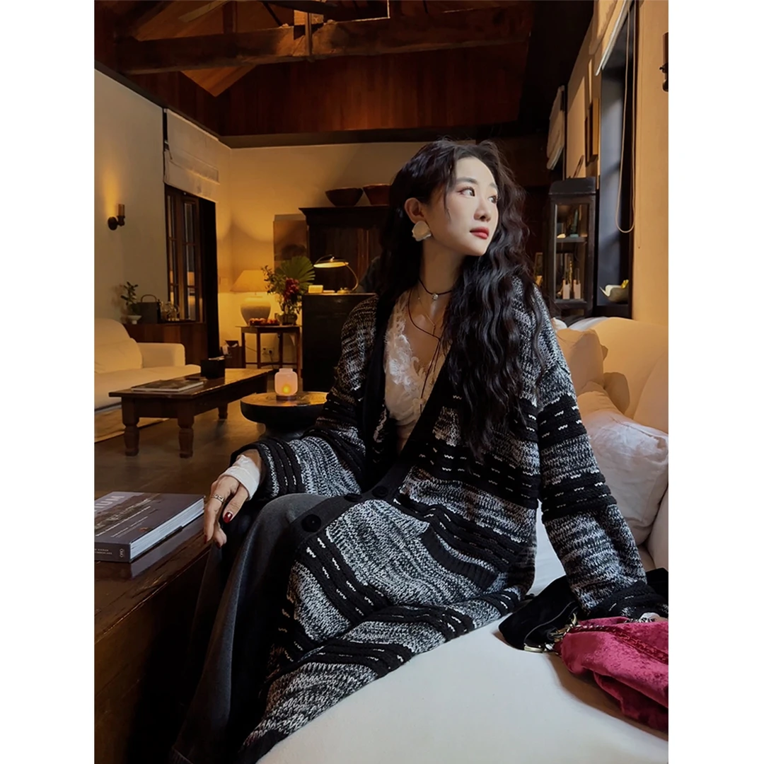 三吉黑花 【漫曲】设计秋冬长条纹针织开衫韩系氛围感穿搭高级感