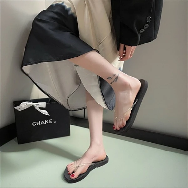 新款人字拖鞋百搭凉拖休闲平跟夏季凉鞋套趾外穿沙滩舒适平底简约
