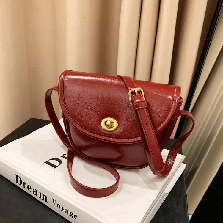 高级感秋冬手机包包2025新款马鞍包女斜挎小众复古红色单肩小挎包