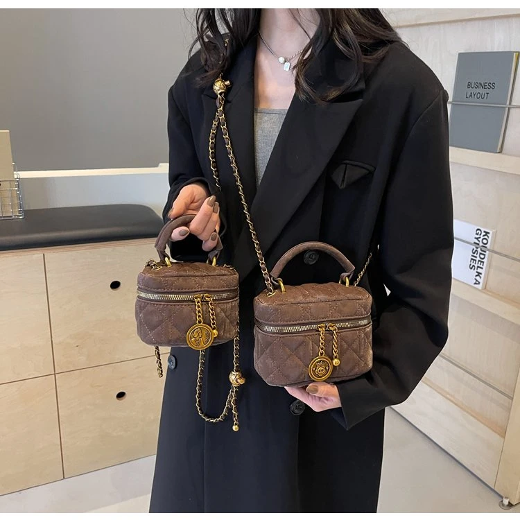 女士包包2023新款潮高级感时尚秋冬磨砂复古菱格链条斜挎包手提包
