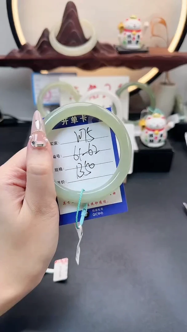 【闪购商品】和田玉手镯未镶嵌W75微色差