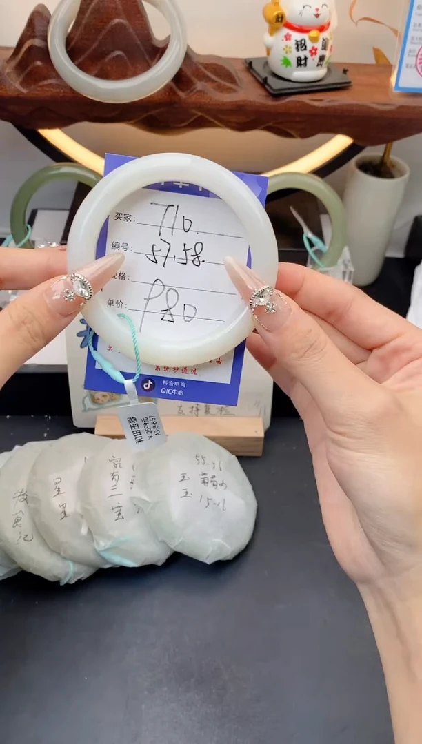 【闪购商品】和田玉手镯未镶嵌T10微色差