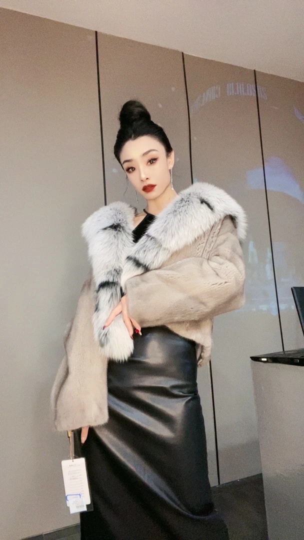 貂新款女士短款中长外套走秀冬季女大衣时尚保暖秋冬长袖常规