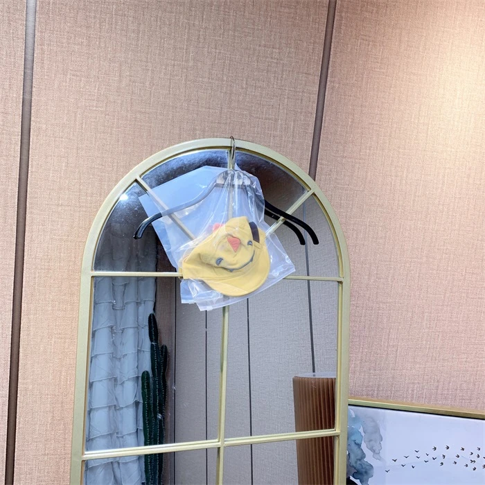 AZ041   宝宝黄色帽子