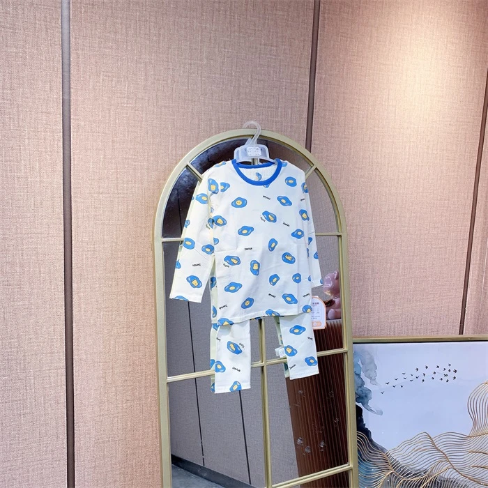 AM052   宝宝米色拼色秋衣套装