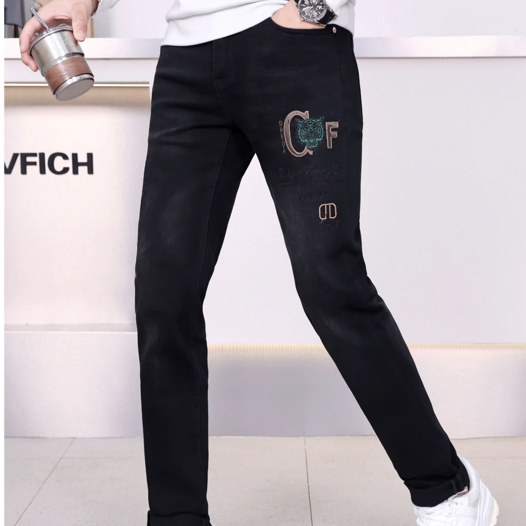 2024秋冬男士轻奢欧货黑色绣花精品修身百搭时尚潮流牛仔裤