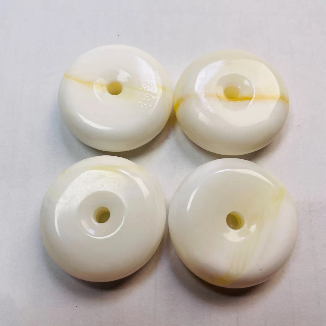 非金属仿珍珠吊坠 天然深海贝壳俏色无暇平安扣吊坠 白色百搭挂坠