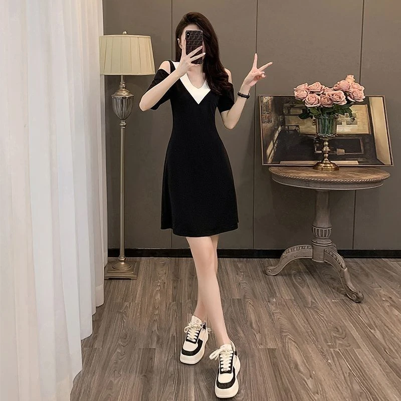 法式V领连衣裙女夏季2023新款收腰显瘦气质高级感小个子黑色裙子