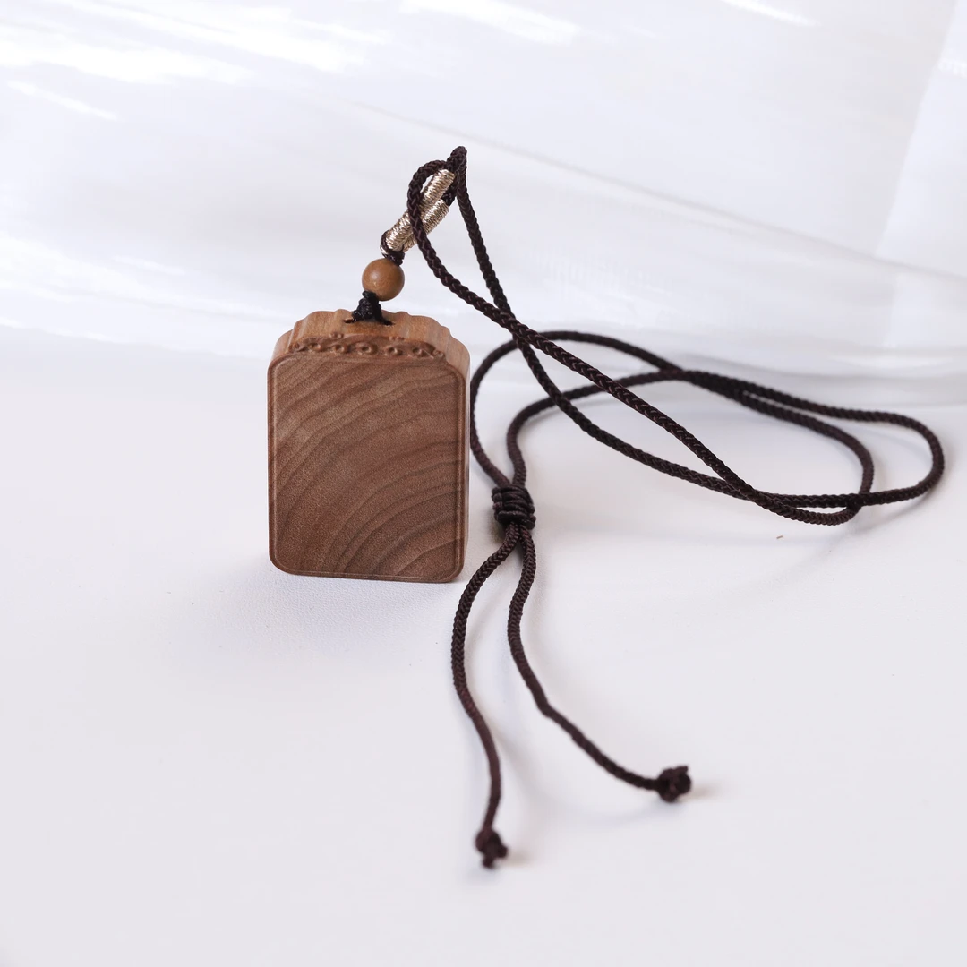 PT013老山檀老料三彩悟空牌挂件