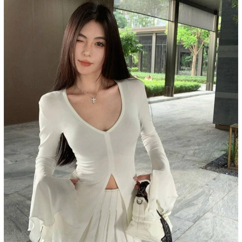 美式辣妹v领喇叭袖T恤女秋季修身显瘦设计感开叉黑色长袖百搭上衣