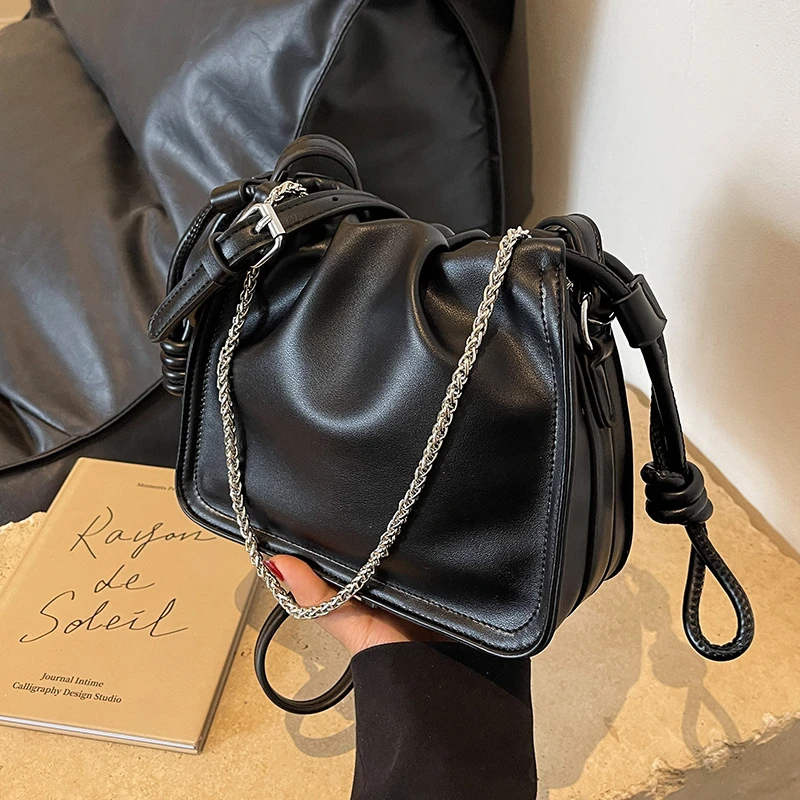 艾米兔女包2024新款纯色潮流小众质感百搭韩版ins单肩斜挎小方包