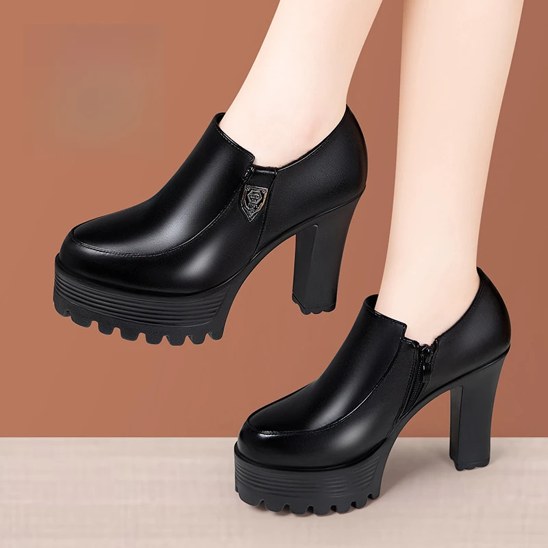 冬季圆头高跟防水台粗跟短靴黑色模特走秀舒适鞋垫时尚街拍单鞋