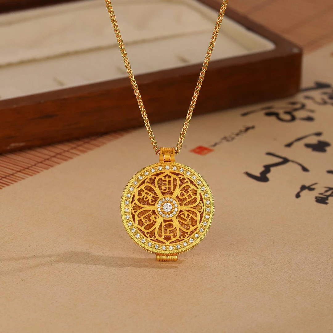 钛钢项链  六字箴言黄财神项链百搭国潮新中式罗盘设计古法锁骨链