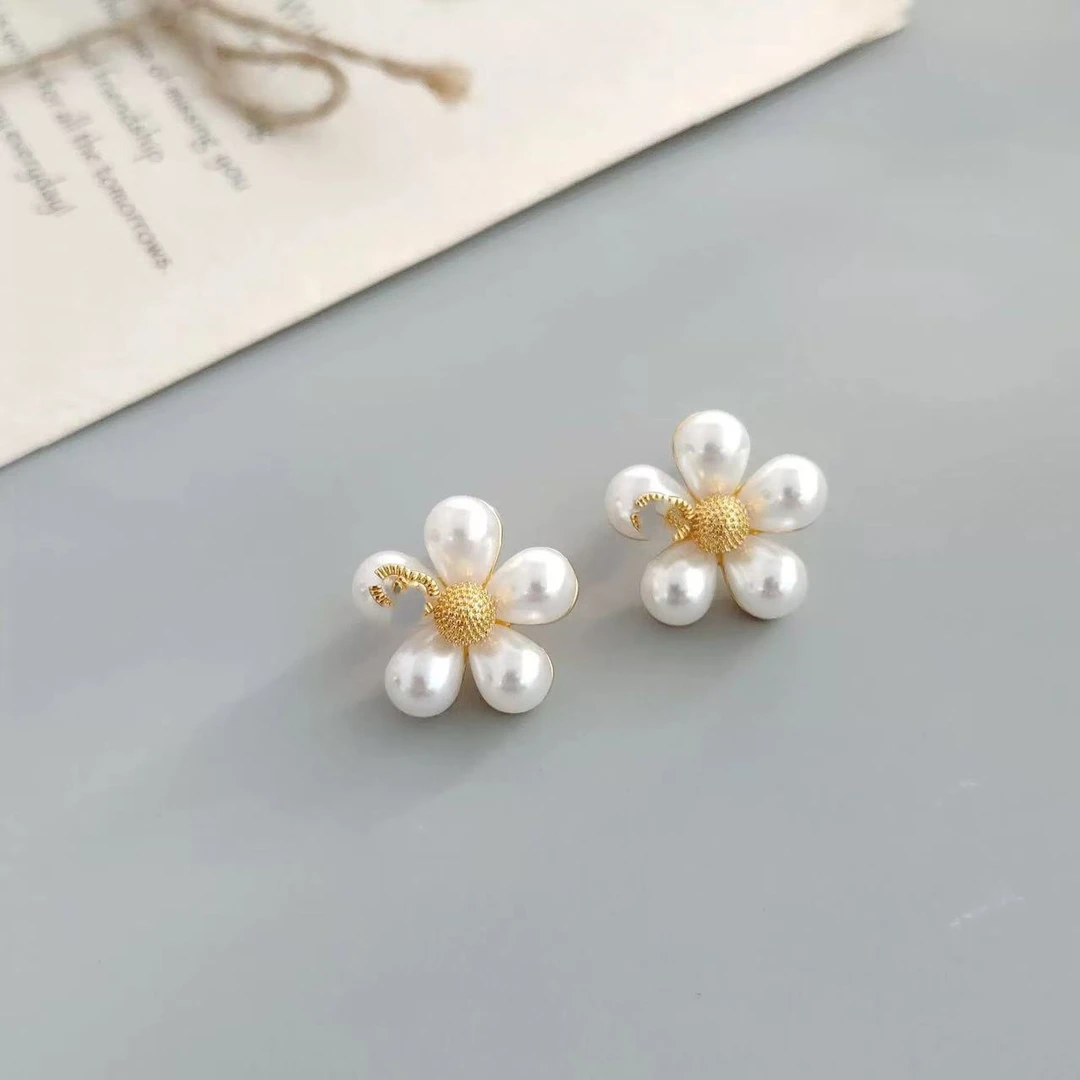 铜合金仿珍珠耳饰 时尚经典珍珠耳钉轻奢复古款