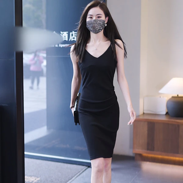 2024修身显瘦打底外穿吊带裙夏季时尚百搭设计感褶皱开叉连衣裙
