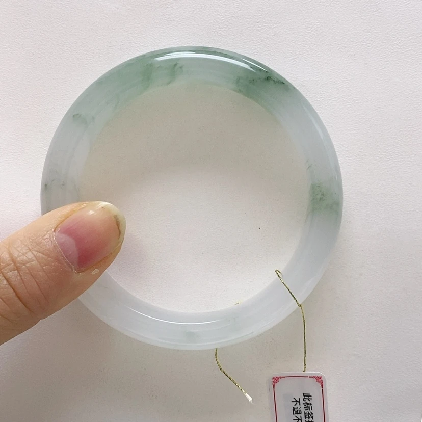 【闪购商品】石英质玉手镯未镶嵌如****月