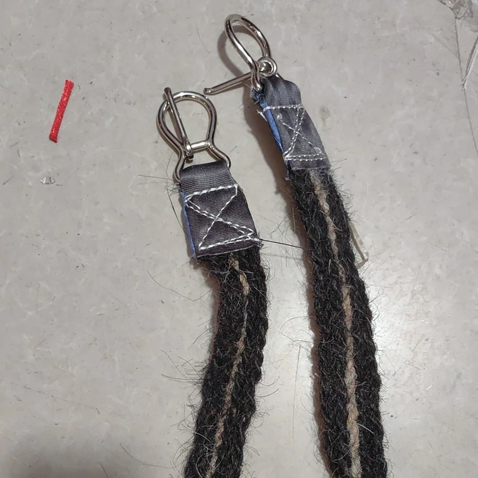 马鬃肚带。马具配件