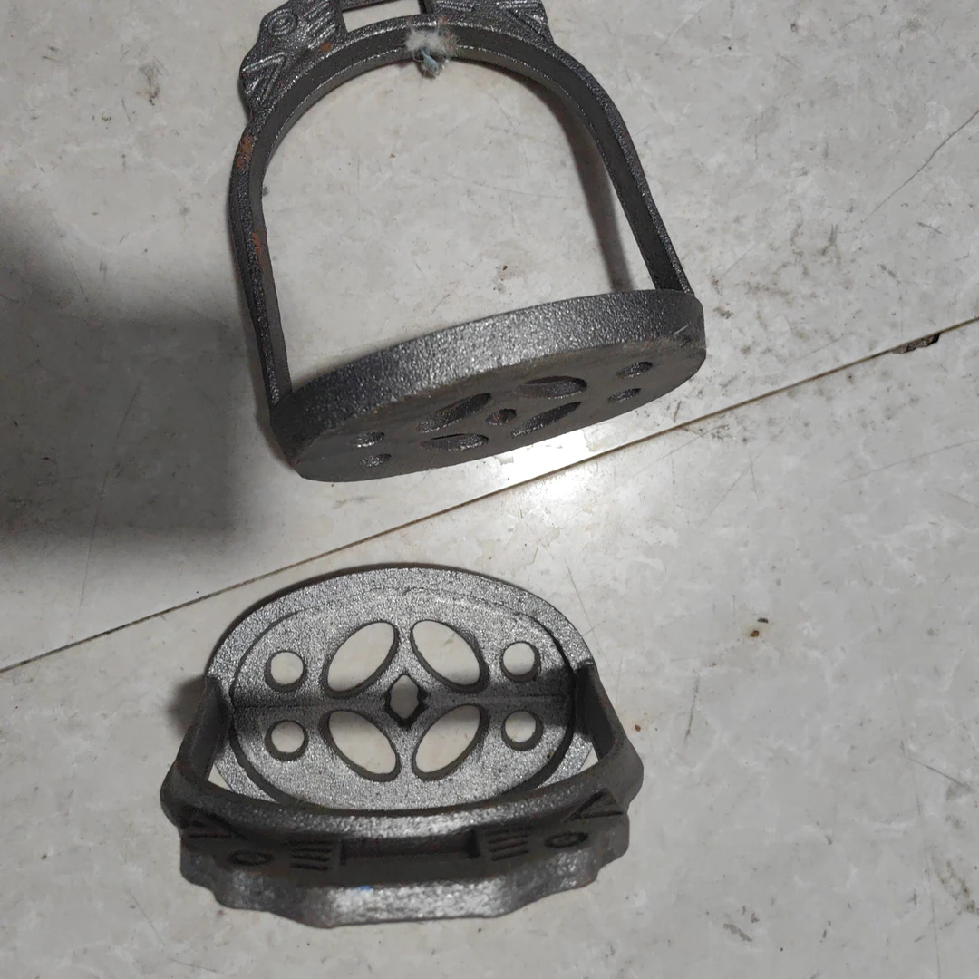 马具配件。铁马镫。