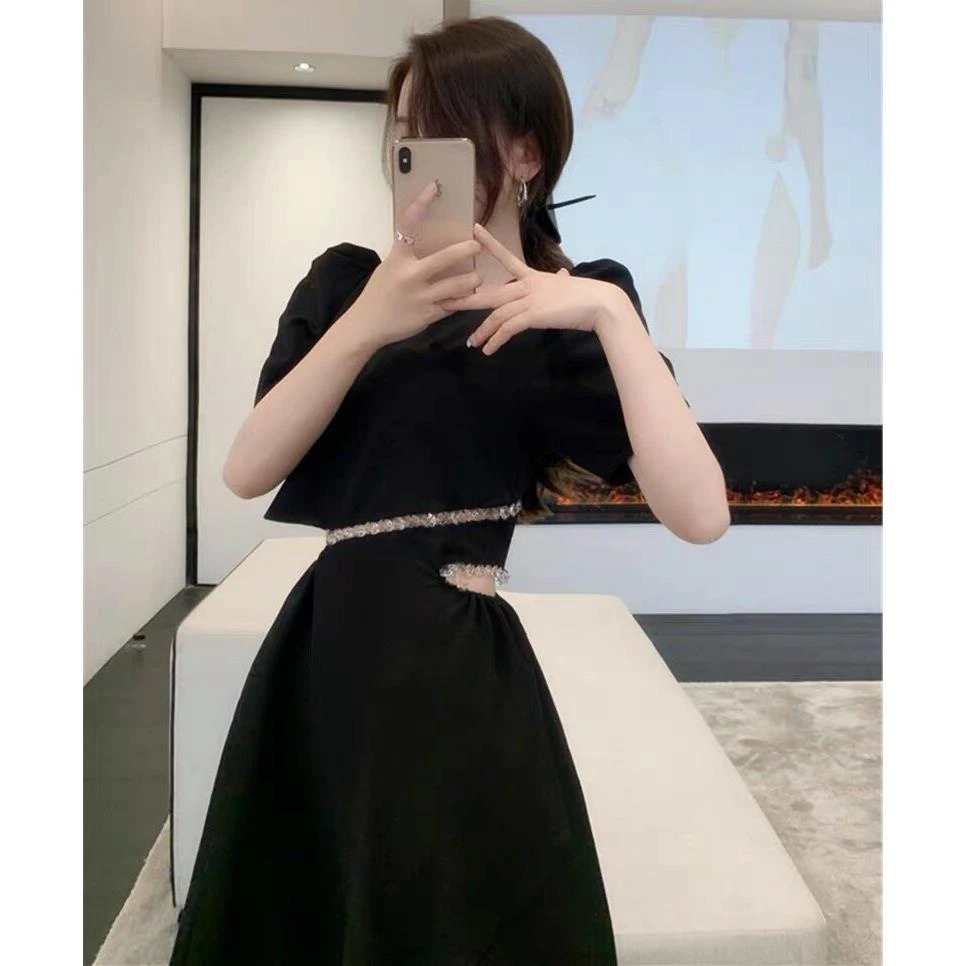 法式小众赫本风黑色泡泡袖露腰连衣裙女夏高级感初恋歇奶甜裙子