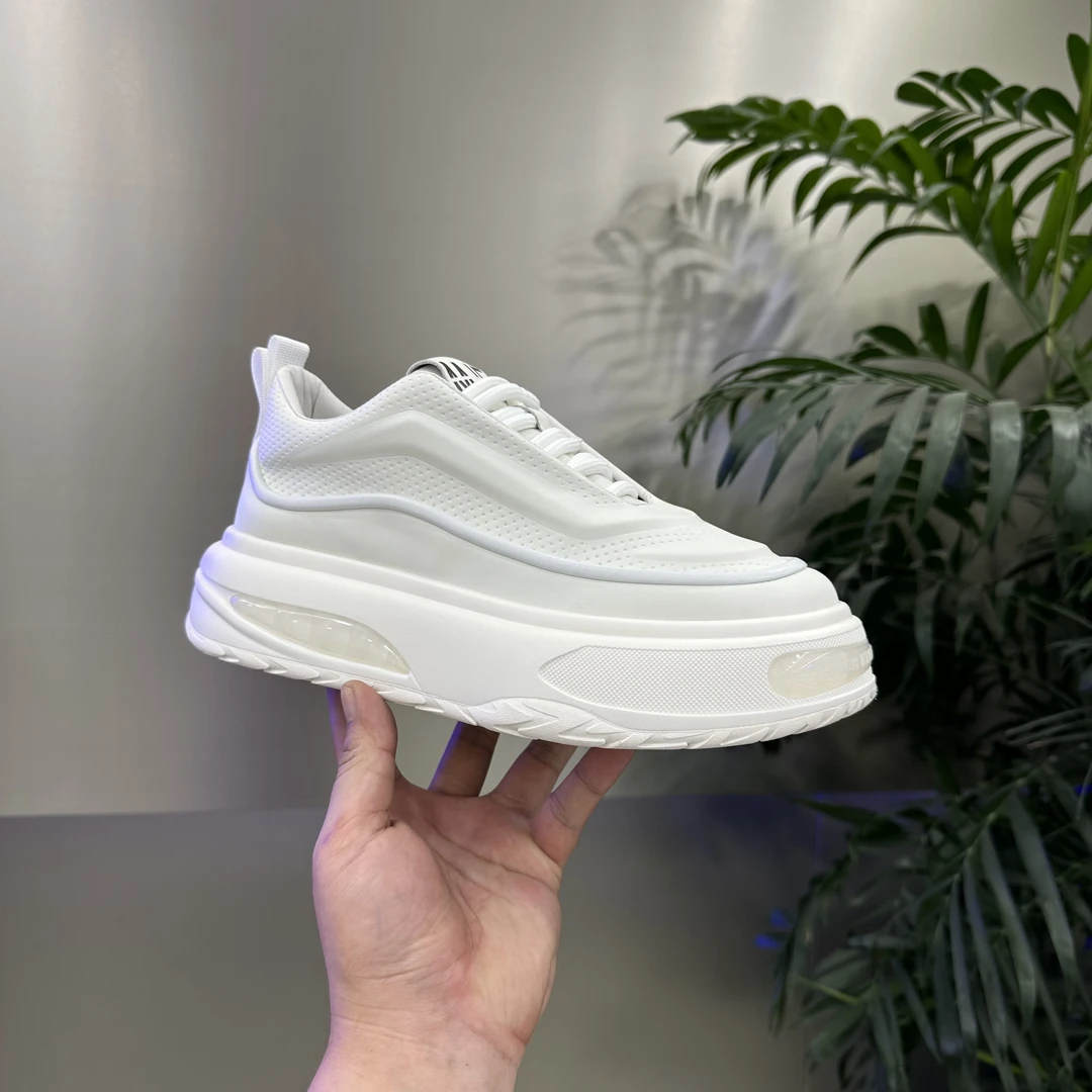 男鞋2024新款百搭厚底小白鞋时尚潮流透气增高潮鞋男士简约休闲鞋