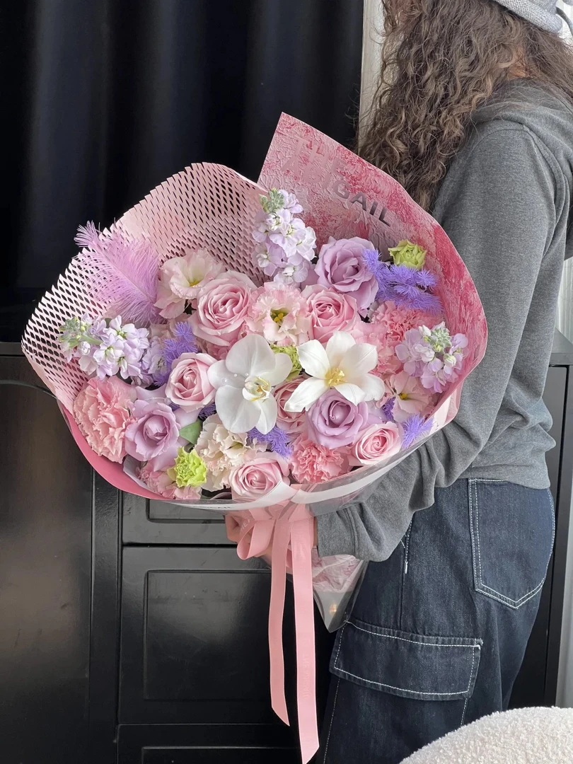 【岁岁年年】粉玫瑰康乃馨花束