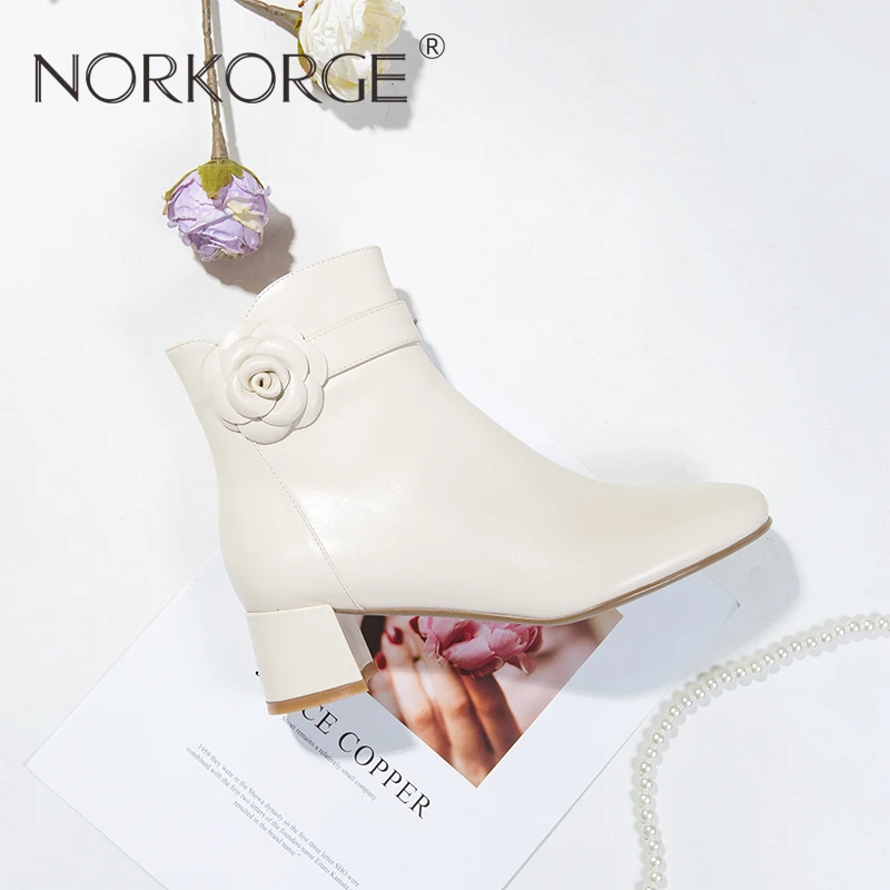 2362山茶花方圆头小中跟显瘦气质短靴-米白色