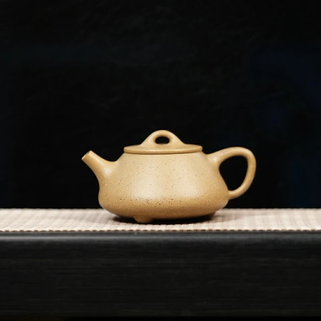平盖石瓢壶  黄金段泥  140CC CY