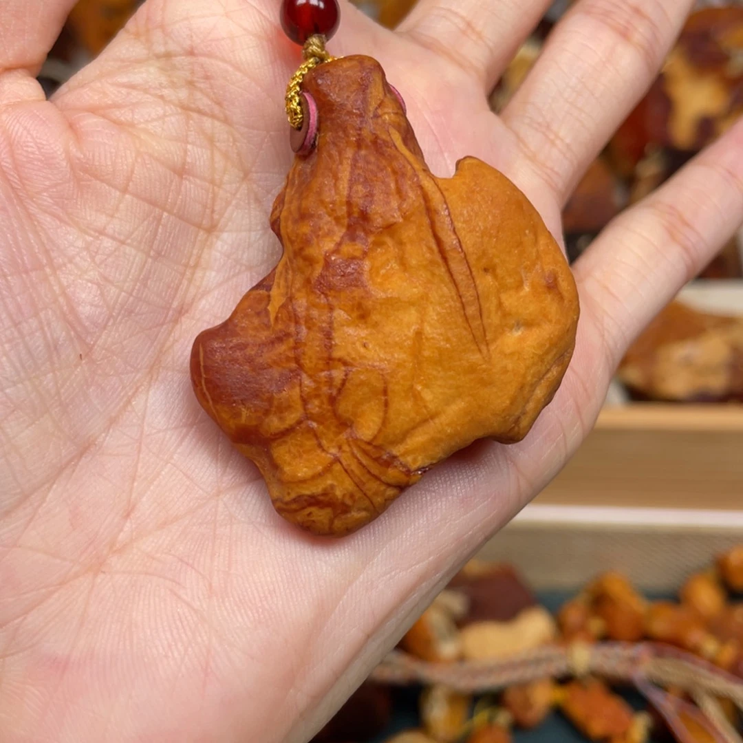 琥珀珠宝奇石未镶嵌