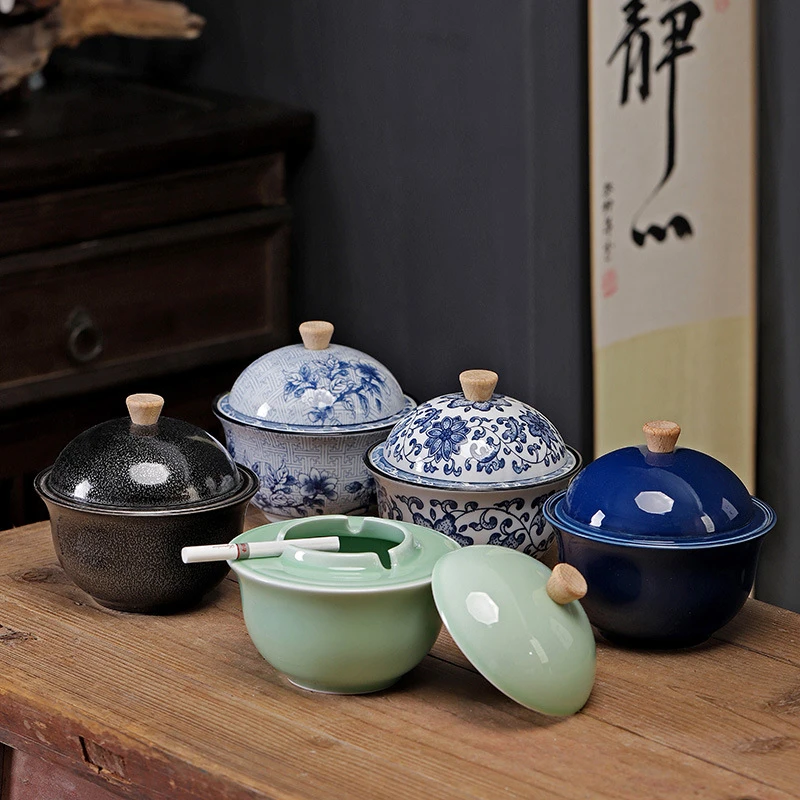 青花瓷带盖防风防飞灰满印花家用复古烟缸大号个性桌面摆件烟灰缸