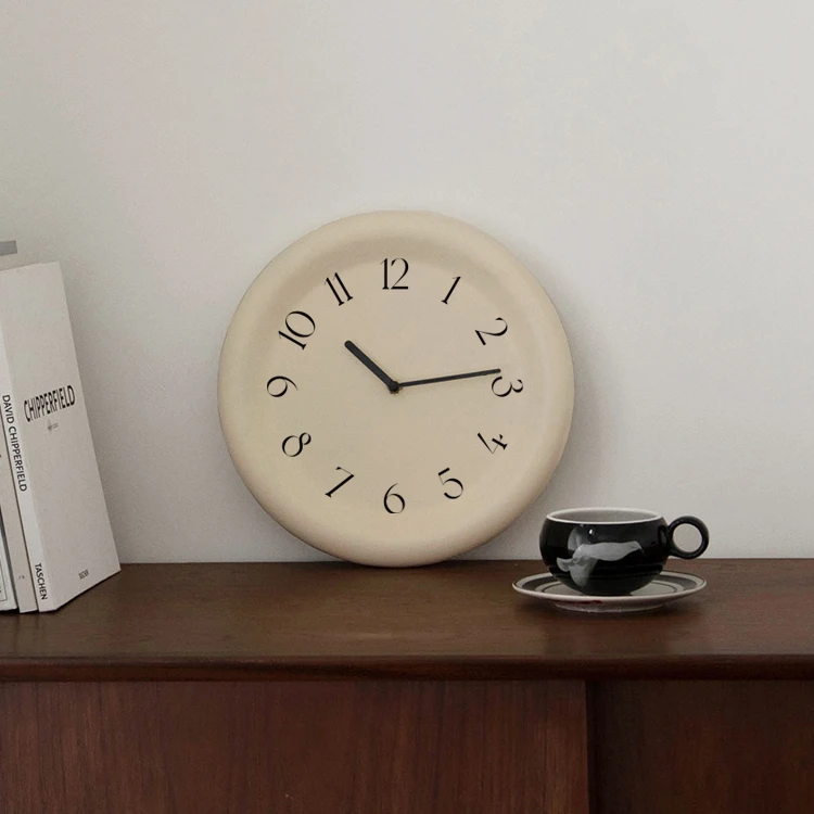 网红奶油甜甜圈客厅卧室儿童房静音挂钟实用新款创意轻奢挂墙时钟