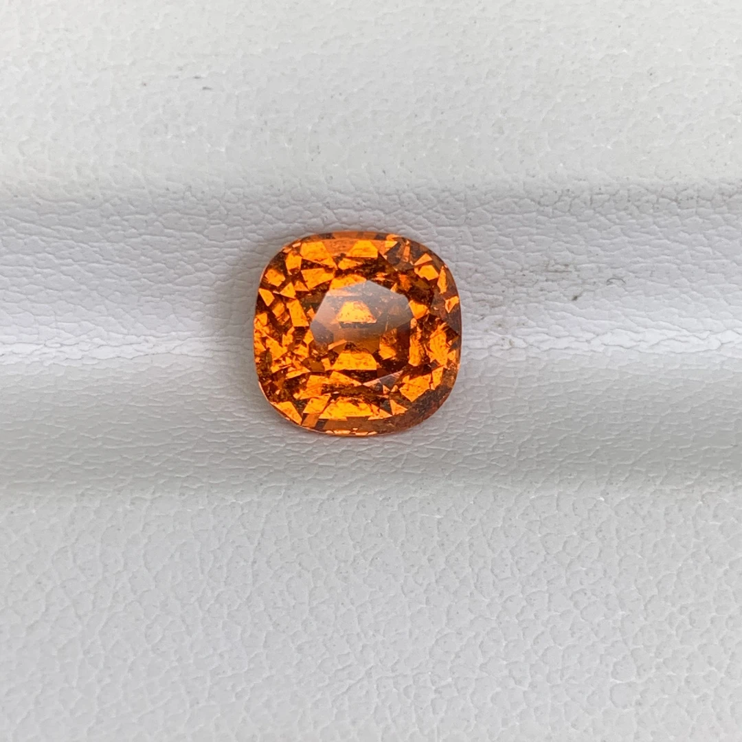 天然尼日利亚芬达石重3.77克拉尺寸8乘8轻微包体满火彩颜色甜美