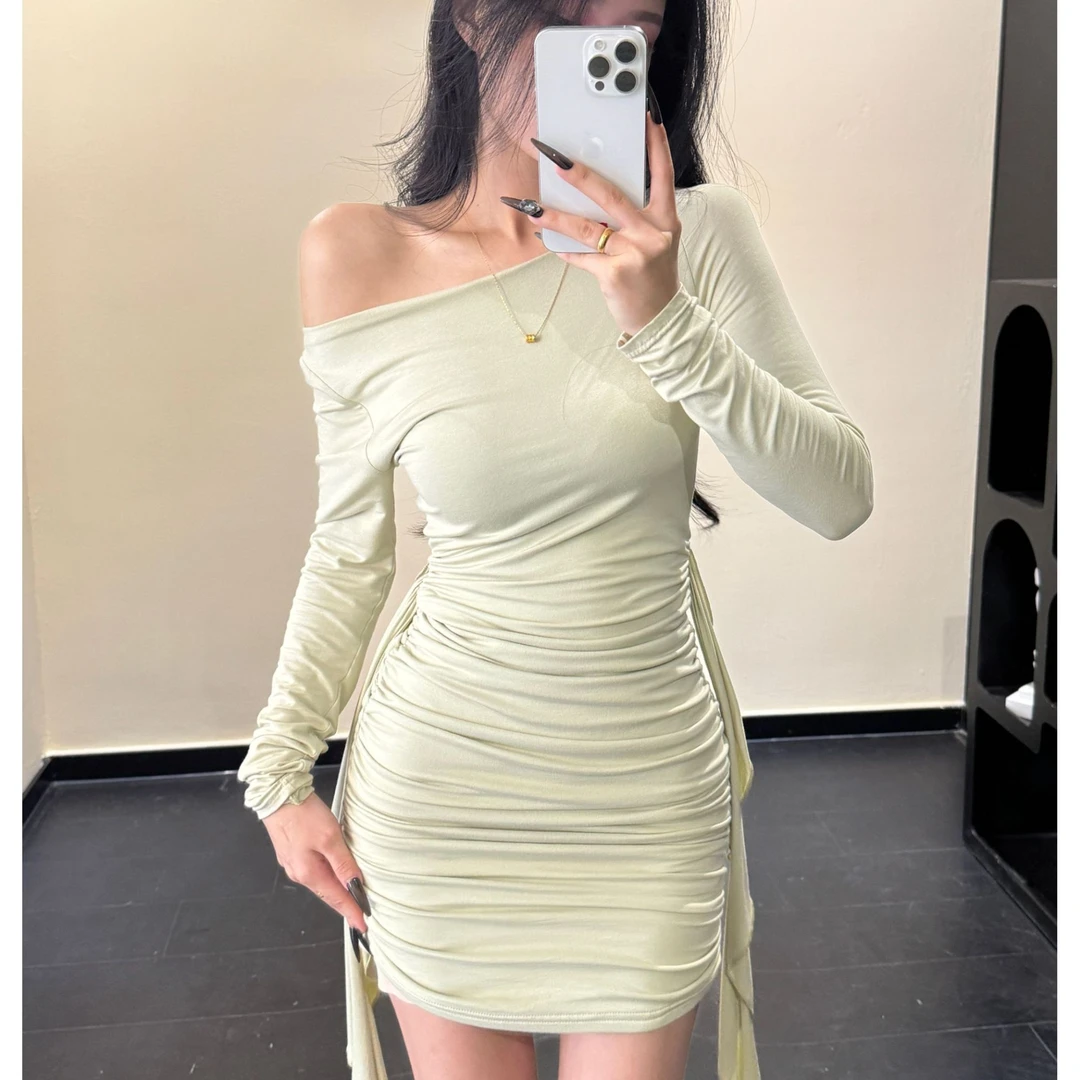 多巴胺甜美风春夏季新款修身显瘦一字领长袖飘带包臀褶皱连衣裙女