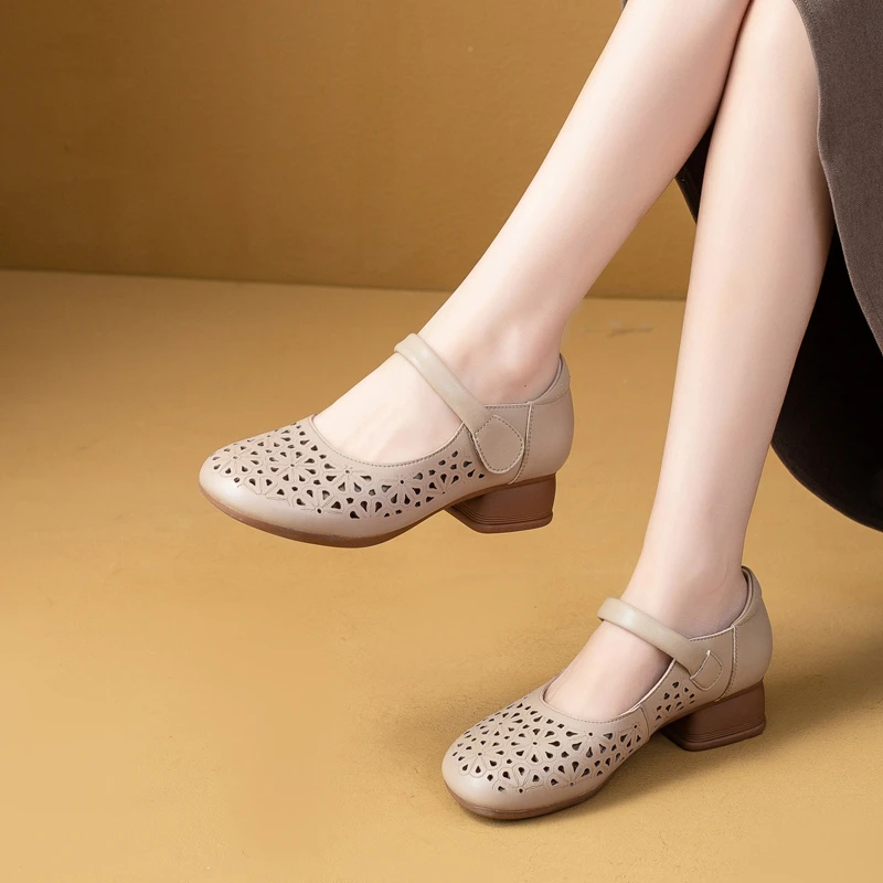 9718夏季真皮低跟女鞋休闲镂空透气洞洞凉鞋女防滑软底粗跟妈妈鞋