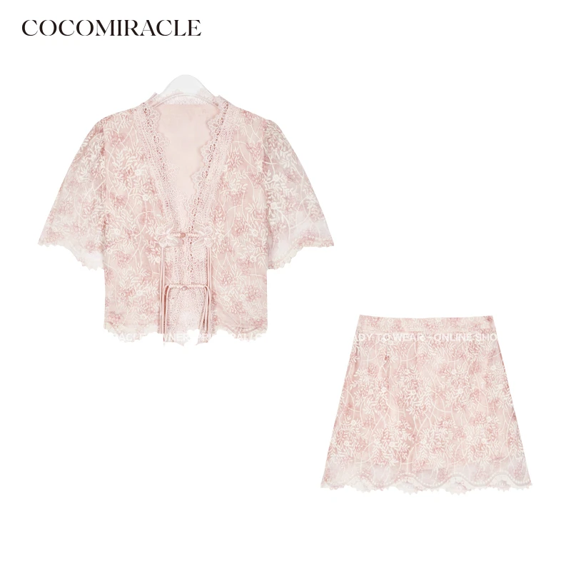 【董小姐】夏季新款V领盘扣蕾丝套装短款QL3TZ3156