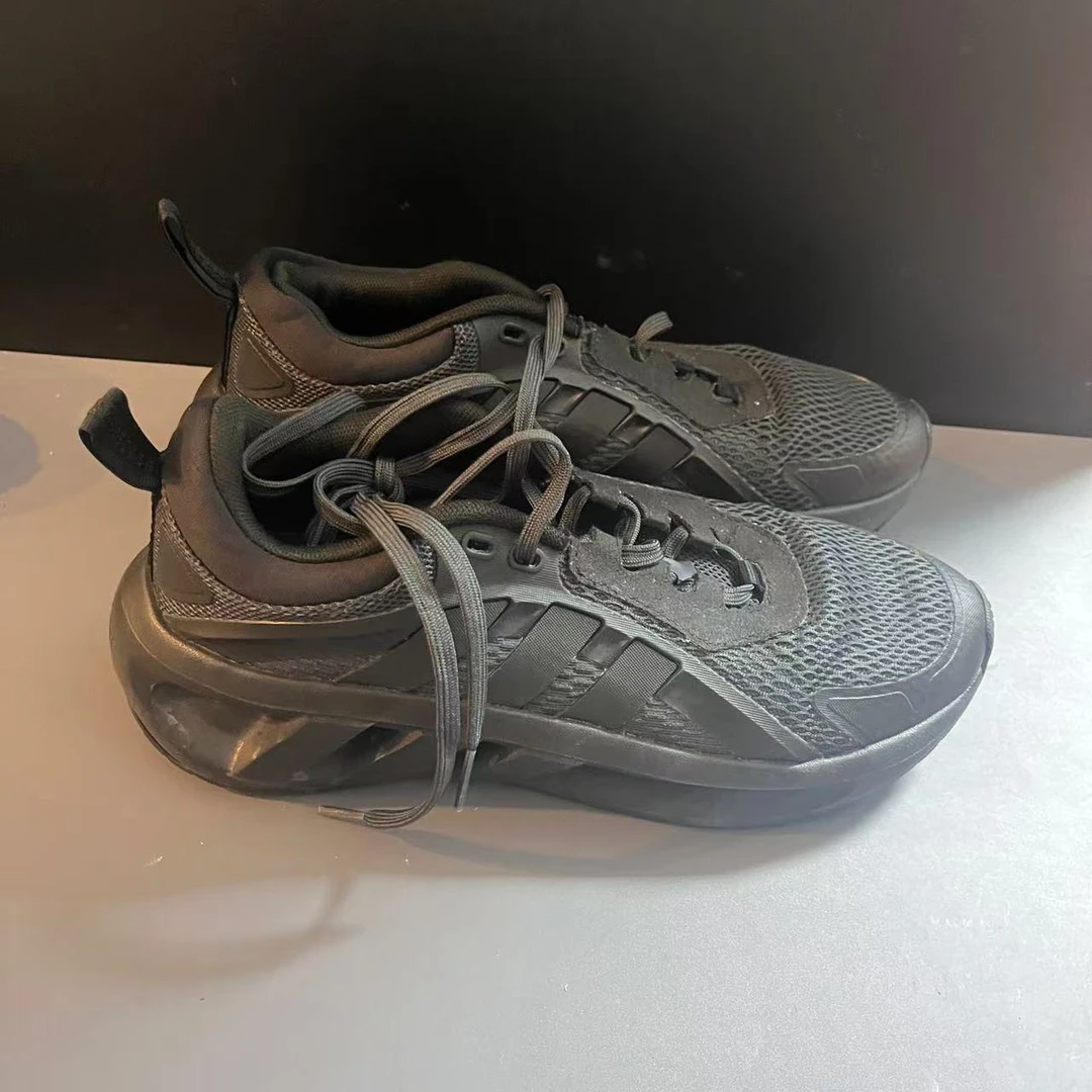 40码 低帮 黑色 跑鞋 特价 不刀