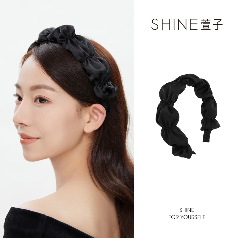 法式优雅精致细闪显脸小黑色气质百搭宽边七夕礼物送女友项链