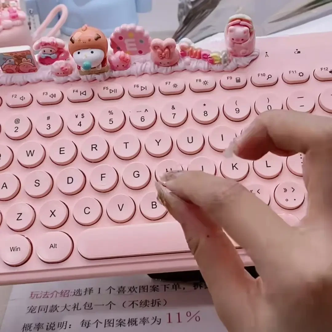 可爱桌面装饰品套装：卡通键盘透明储物盒卡通水手机通用键盘
