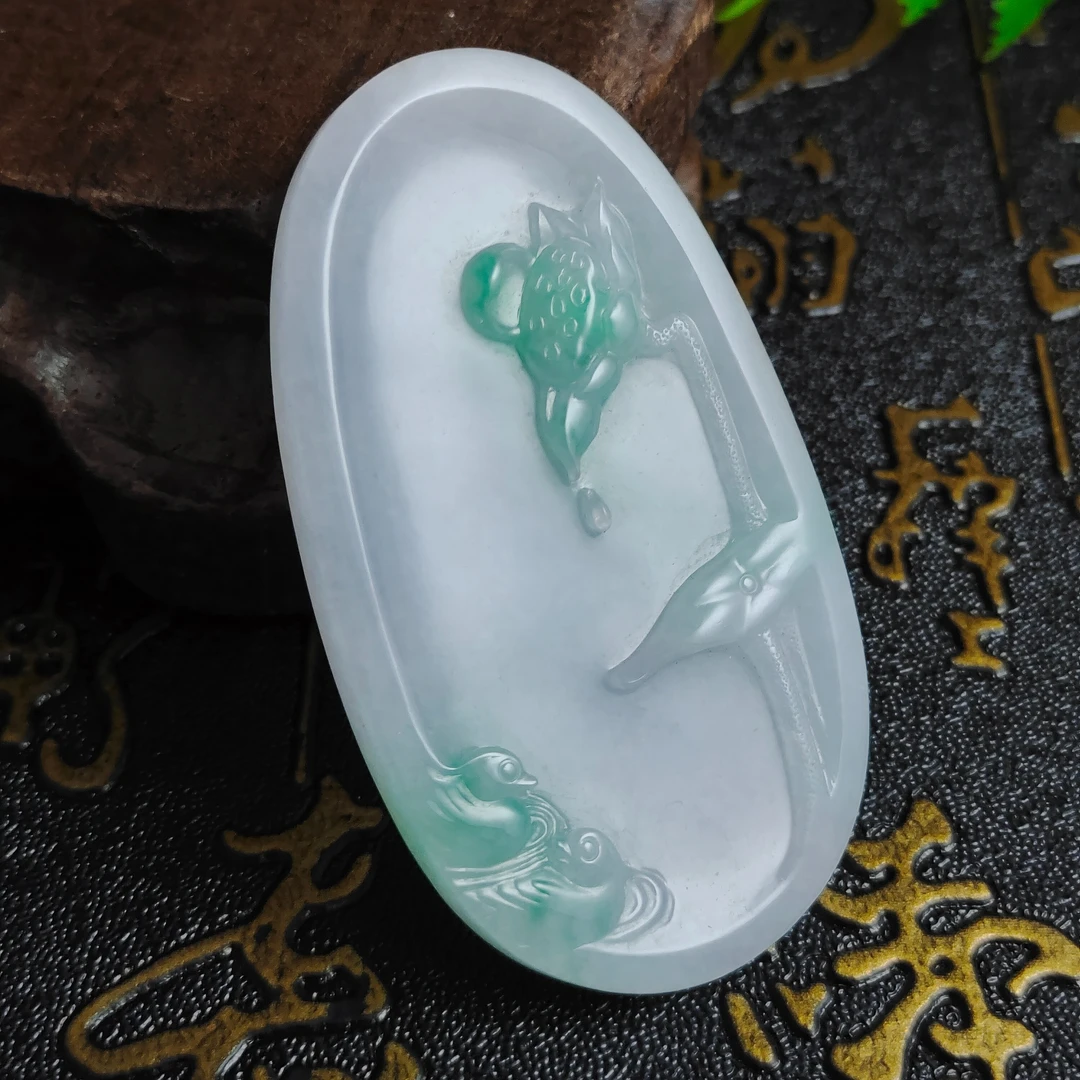 天然翡翠缅甸A货 莲莲有鱼